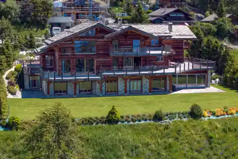 Sumptuous Property Enjoys an Exceptional Setting