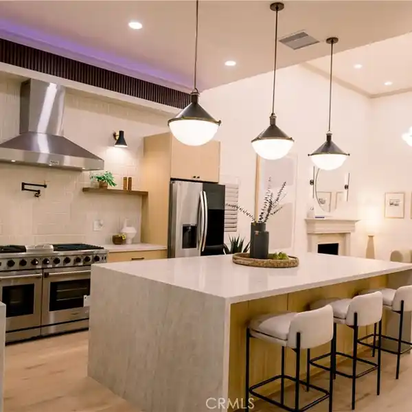 MODERN MASTERPIECE WITH SOARING CEILINGS AND LUXURY TOUCHES