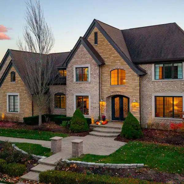 EXPERTLY CRAFTED TO ELEVATE EVERYDAY LIVING INTO AN EXTRAORDINARY RETREAT