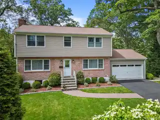 Beautifully Updated Colonial in Gedney Meadows