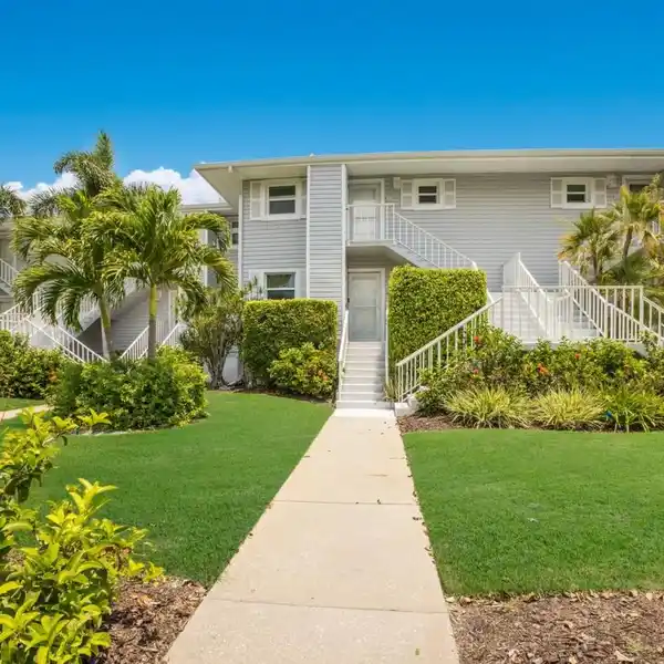 LUXURIOUS WATERFRONT HOME IN PRESTIGIOUS COMMUNITY