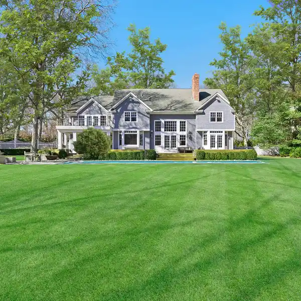 IMPECCABLE TRADITIONAL HOME FOR RENT