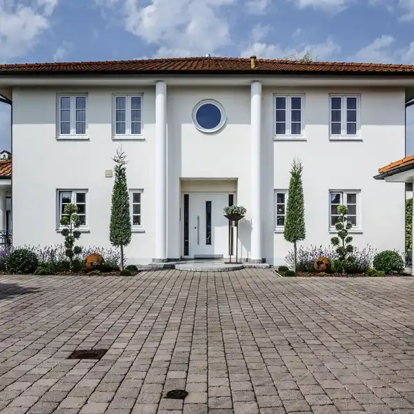 MEDITERRANEAN DREAM VILLA WITH OUTDOOR POOL, FITNESS PAVILION AND DOUBLE GARAGE