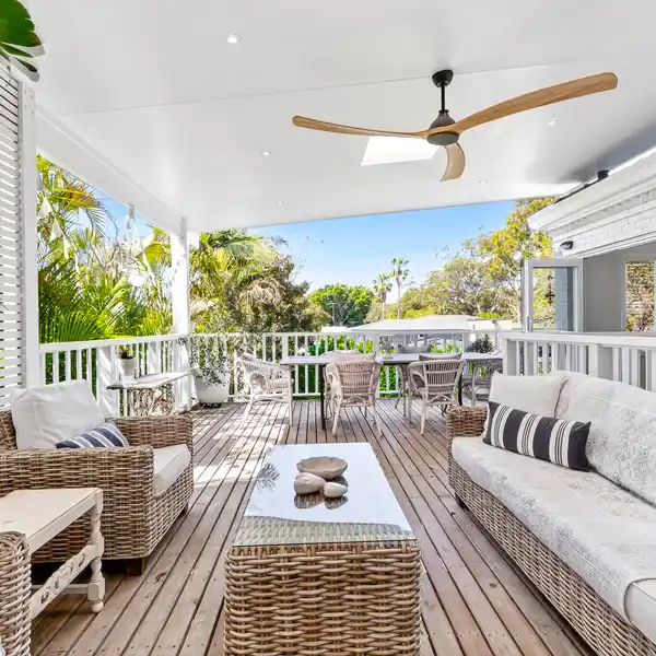 CAPTIVATING LIGHT-FILLED HOME