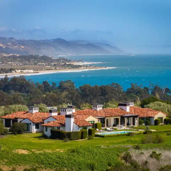 PEACEFUL COASTAL ESCAPE