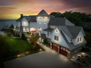 Stunning Waterfront Retreat