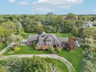 Captivating Post-Modern Residence