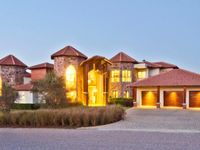 TRADITIONAL MEETS CONTEMPORARY
