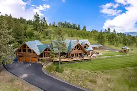 Special High-End Log Home
