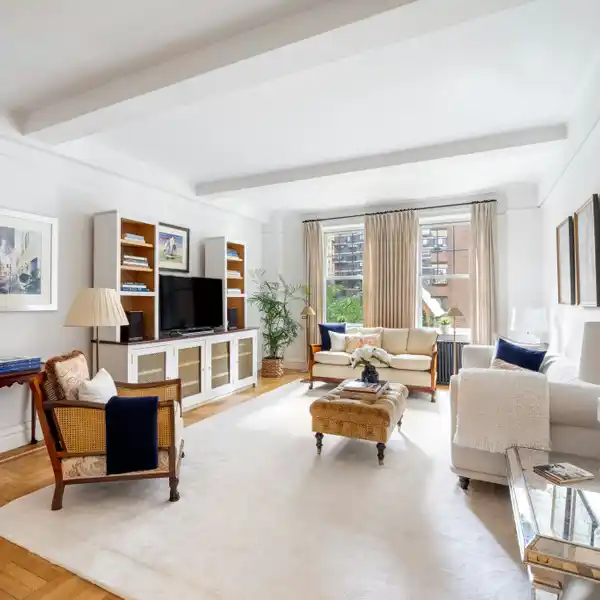 PRIME CARNEGIE HILL CLASSIC WITH EXCEPTIONAL LAYOUT