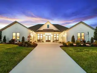 Timeless Style with Modern Features in Flint Rock
