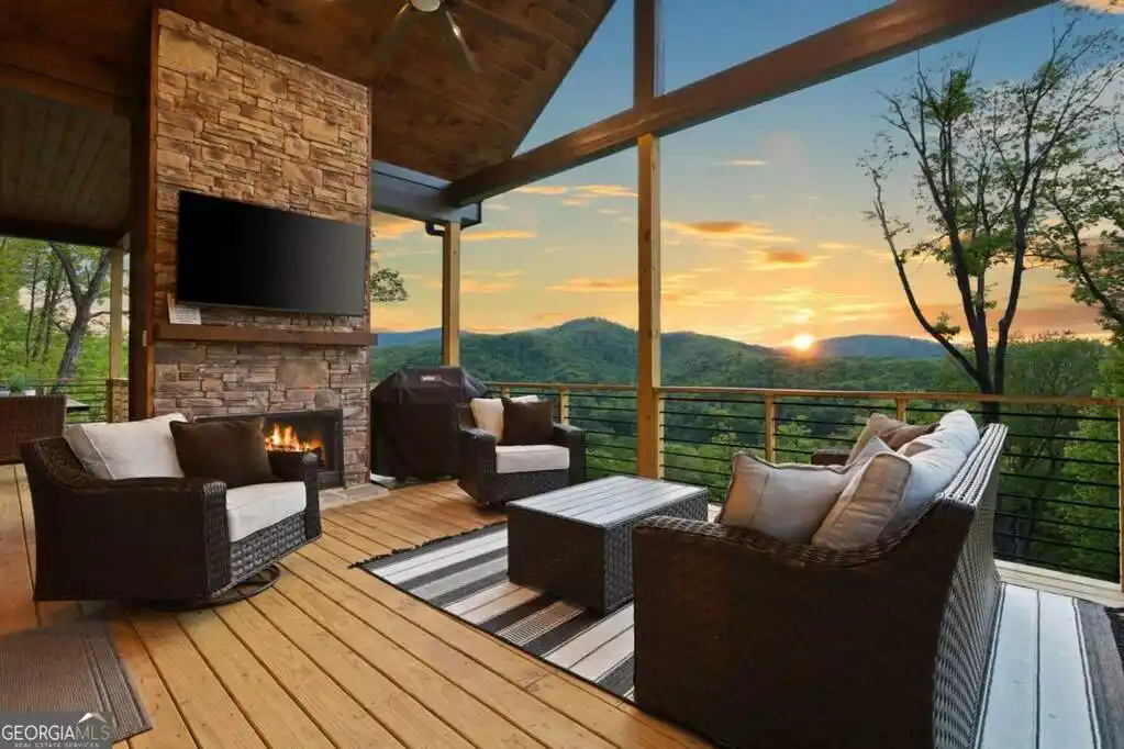 Luxury Mountain Escape with Stunning Views