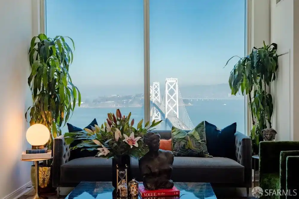 Rare High-floor Home at One Rincon Hill
