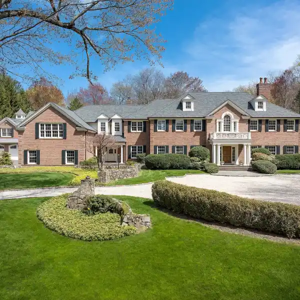 A TRUE GREENWICH CLASSIC ON OVER FOUR ACRES