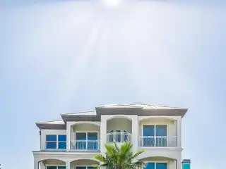 Newly Renovated Home in Deluna Point