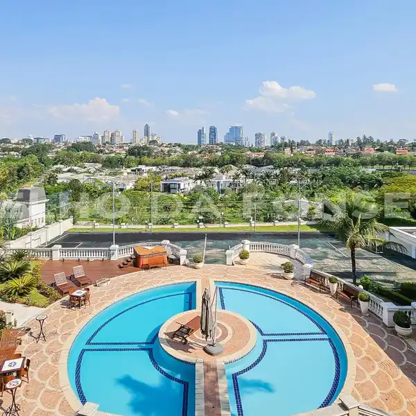 INCREDIBLE RESIDENCE IN A UNIQUE LOCATION