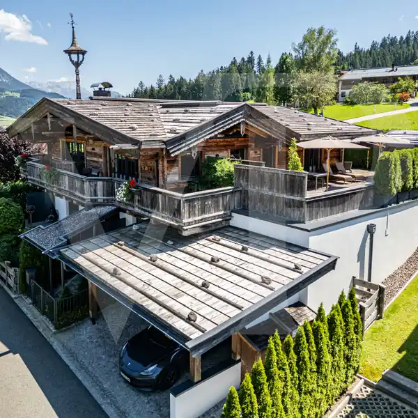 HIGH-QUALITY CHALET IN POPULAR ST. JOHANN SKI RESORT