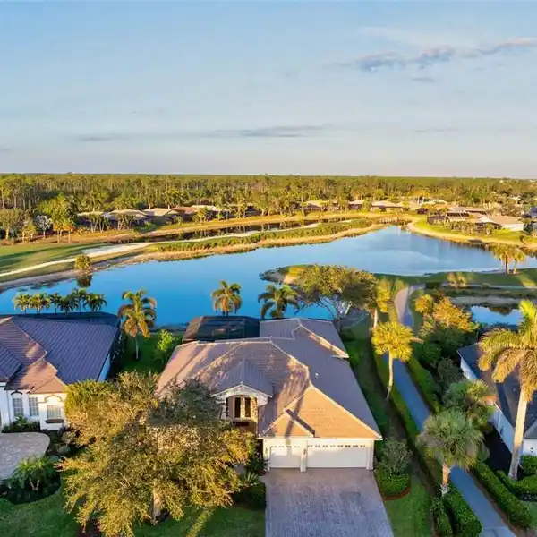 LOVELY HOME AT NAPLES LAKE COUNTRY CLUB
