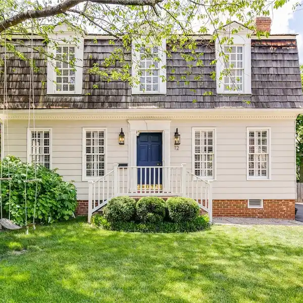 LOVELY RENOVATED HOME IN STONEWALL COURT
