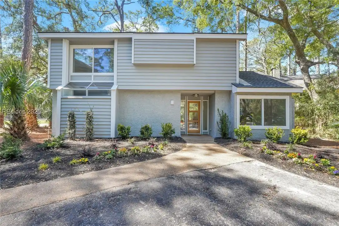 Newly Remodeled Home in the Exclusive Bridgeport Community