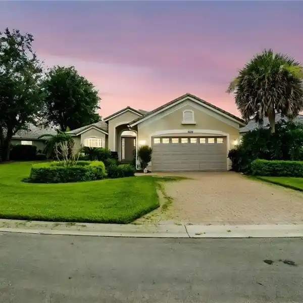 GORGEOUS STONEBRIDGE COUNTRY CLUB HOME