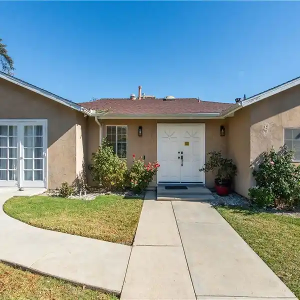 STUNNING AND SPACIOUS HOME IN SHERMAN OAKS