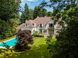 Elegant Classic Villa in Ideal Location