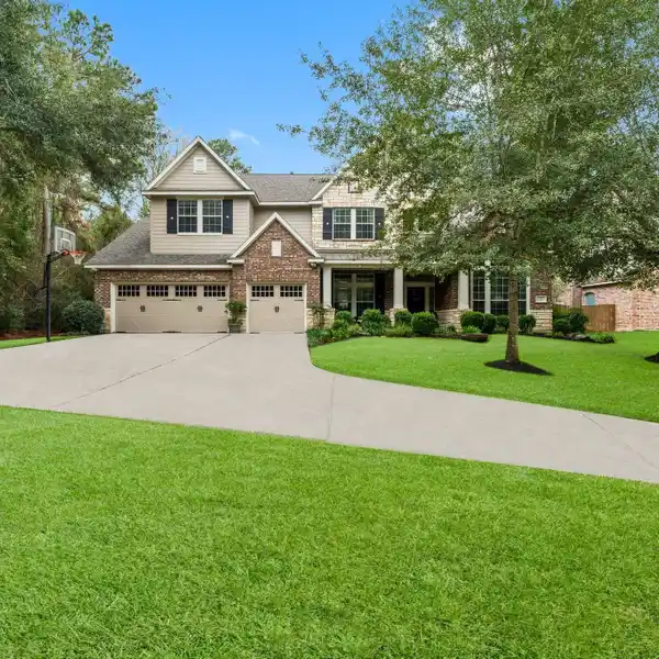 PRIVATE RESERVE PROPERTY BACKING TO TERRAMONT PARK