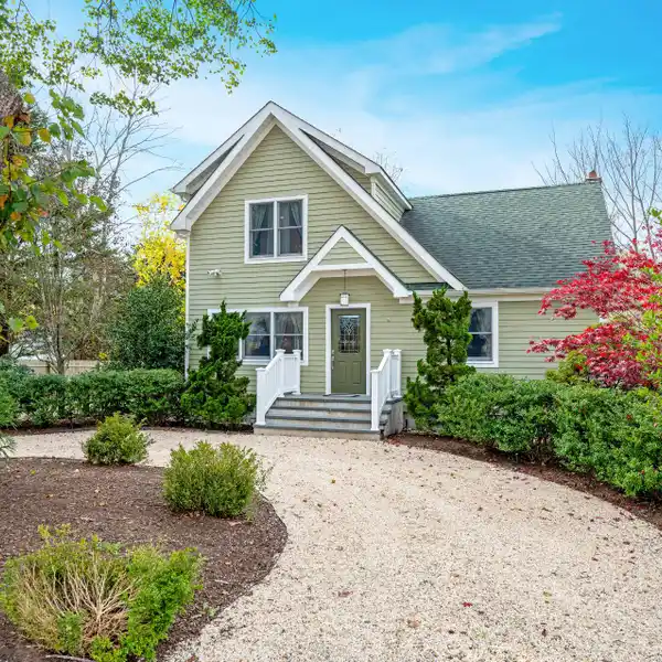 SUNNY COMPLETELY RENOVATED RENTAL HOME