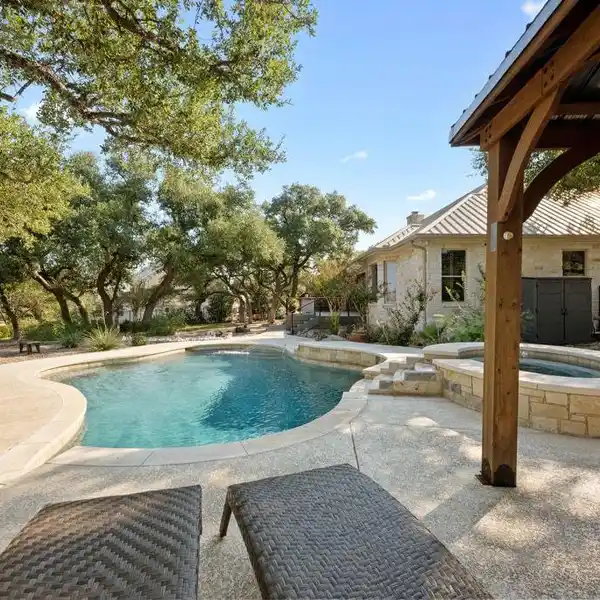 DRIFTWOOD LUXURY WITH POOL, SPA, AND OUTDOOR DECK