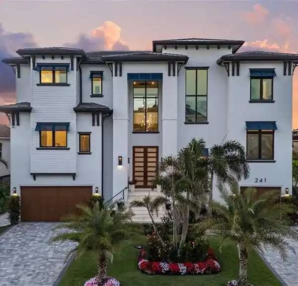 COASTAL LUXURY MEETS GULF ACCESS