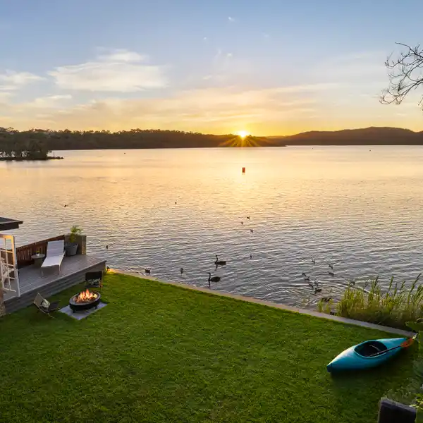 SEVEN-BEDROOM SANCTUARY ON NARRABEEN LAKE
