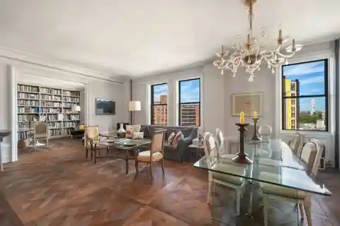 Sunny Beautifully Renovated Apartment