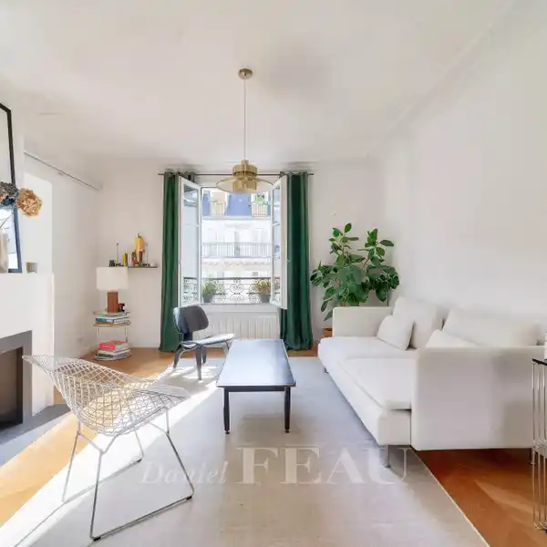 ELEGANT APARTMENT IN THE HEART OF THE HISTORIC MARAIS