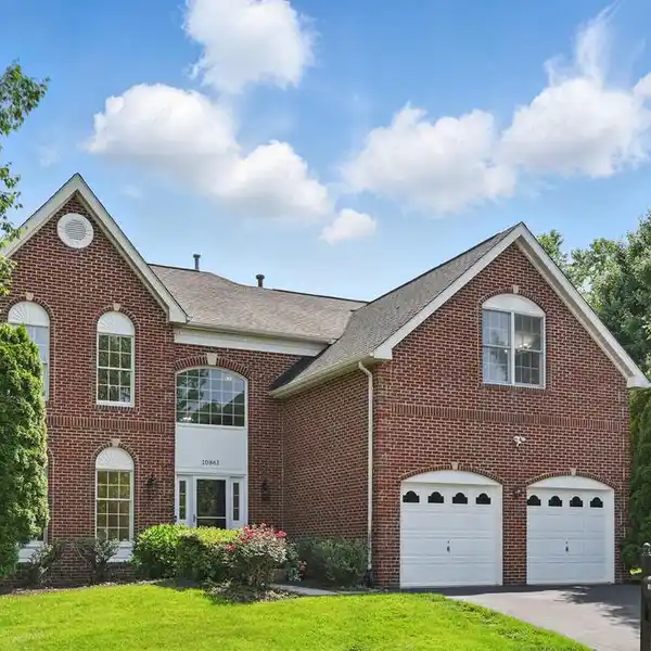 ELEGANT ENTERTAINER’S DREAM WITH PRIVATE OASIS