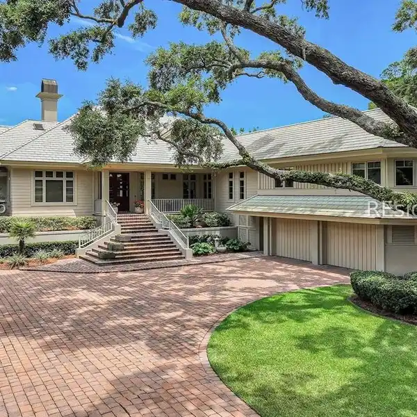 LOWCOUNTRY CHARM WITH IMPECCABLE QUALITY