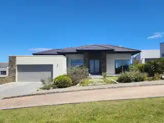 Modern Home in the Prestigious Oubaai Golf Estate