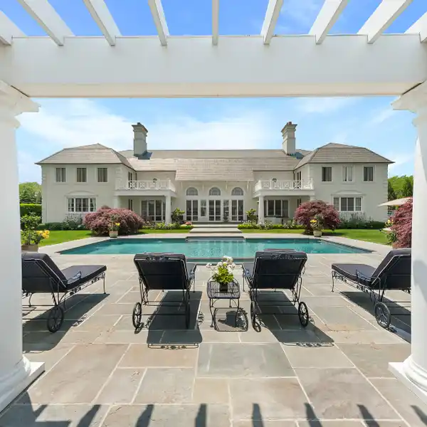 HIGH-END SIX BEDROOM VILLA FOR RENT