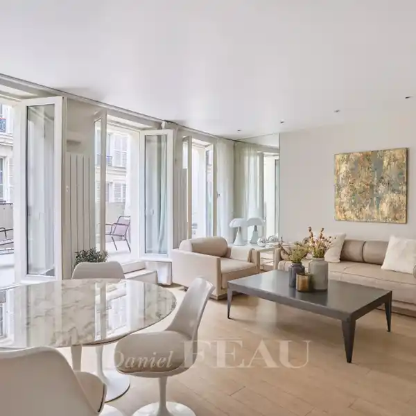 BEAUTIFUL FIRST FLOOR APARTMENT