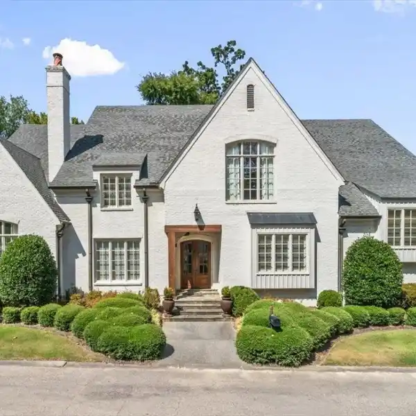 CUSTOM GATED ESTATE WITH TIMELESS ELEGANCE