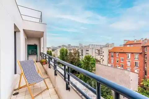 Light-Filled Duplex with Terraces