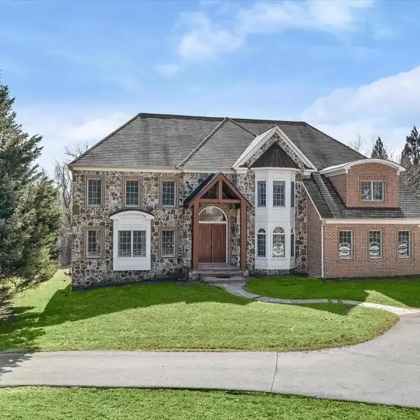 MAGNIFICENT FIVE-BEDROOM HOME