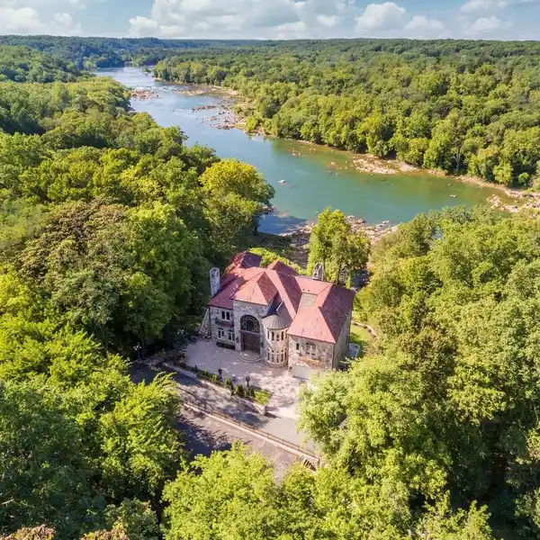 STONE CASTLE ON THE RIVER