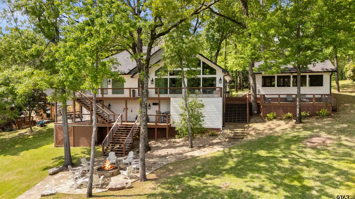 Luxurious Lake Living in Pine Valley Development