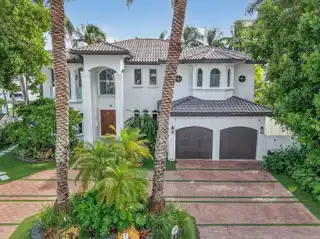 Lavish Estate with Soaring Floor-To-Ceiling Windows