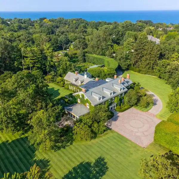 ONE-OF-A-KIND COUNTRY HOUSE ERA ESTATE