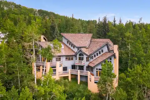 Create a Dream Elk Track Court Retreat