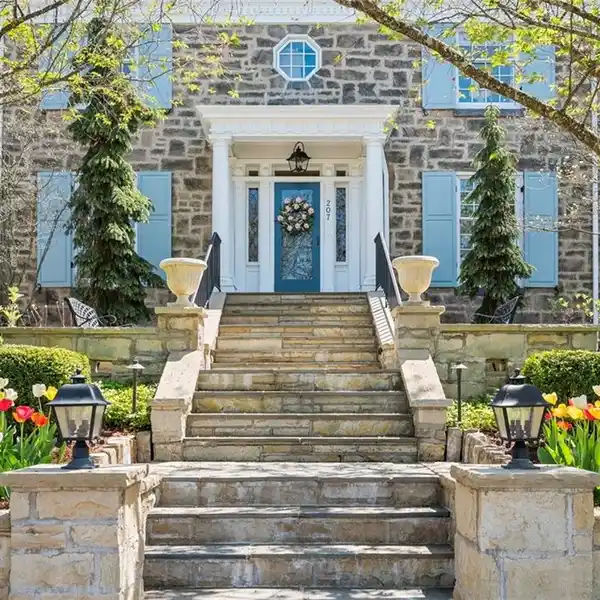 UPPER ST. CLAIR CHARM ON A FULL ACRE