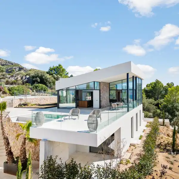 FANTASTIC MODERN VILLA WITH PANORAMIC VIEWS