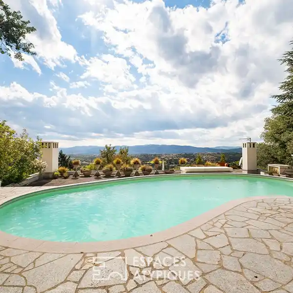 EXTRAORDINARY RESIDENCE IN THE HEIGHTS OF LIMONEST